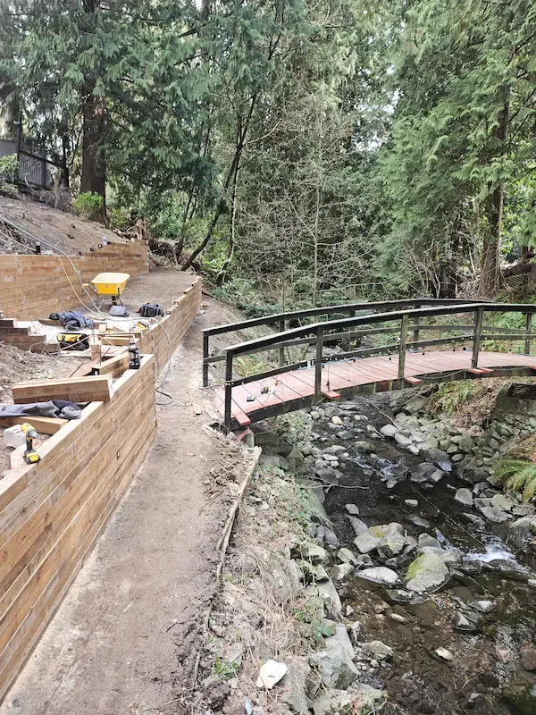 Tiered segmental block retaining wall on a sloped Langley lot